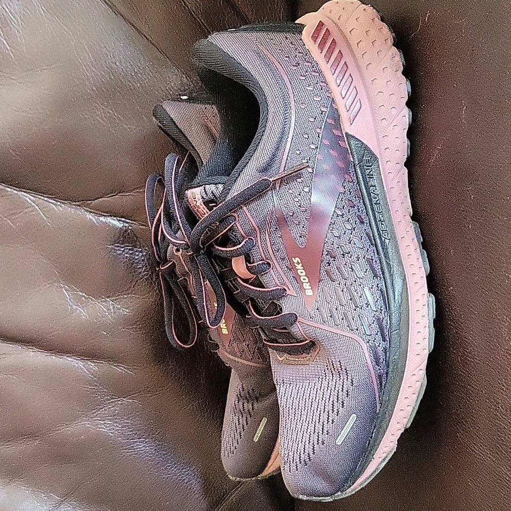 Brooks Women Tennis Shoes